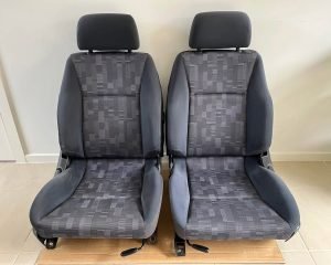 R33-Skyline-GTST-Series-2-S2-front-seats-1