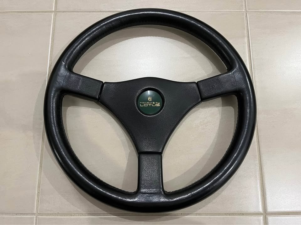 MOMO Lotus Handling Steering Wheel Isuzu Holden Piazza Impulse Gemini Bighorn