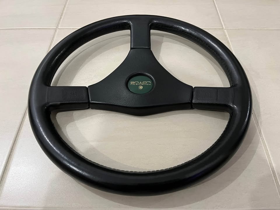 MOMO Lotus Handling Steering Wheel Isuzu Holden Piazza Impulse Gemini Bighorn