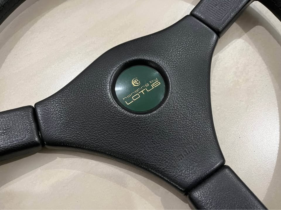 MOMO Lotus Handling Steering Wheel Isuzu Holden Piazza Impulse Gemini Bighorn