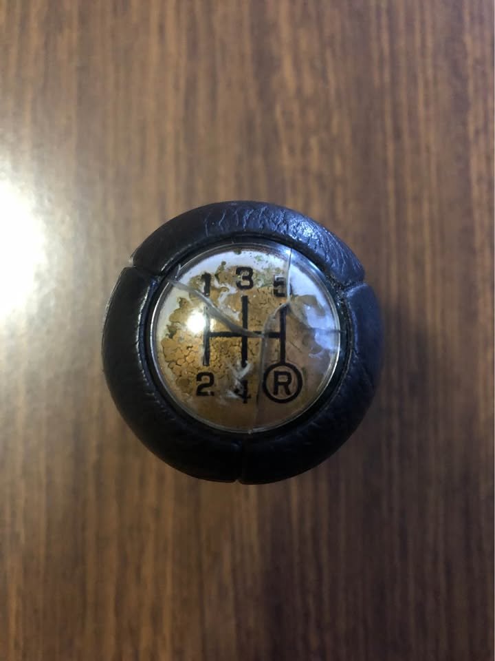 Nissan Datsun Bluebird SSS 910 TRX gear knob