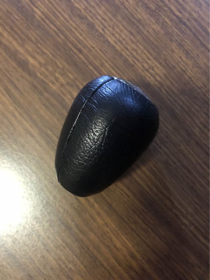 Nissan Datsun Bluebird SSS 910 TRX gear knob
