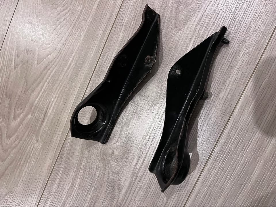 Nissan Skyline R32 R33 GTR intercooler brackets mounts left right set