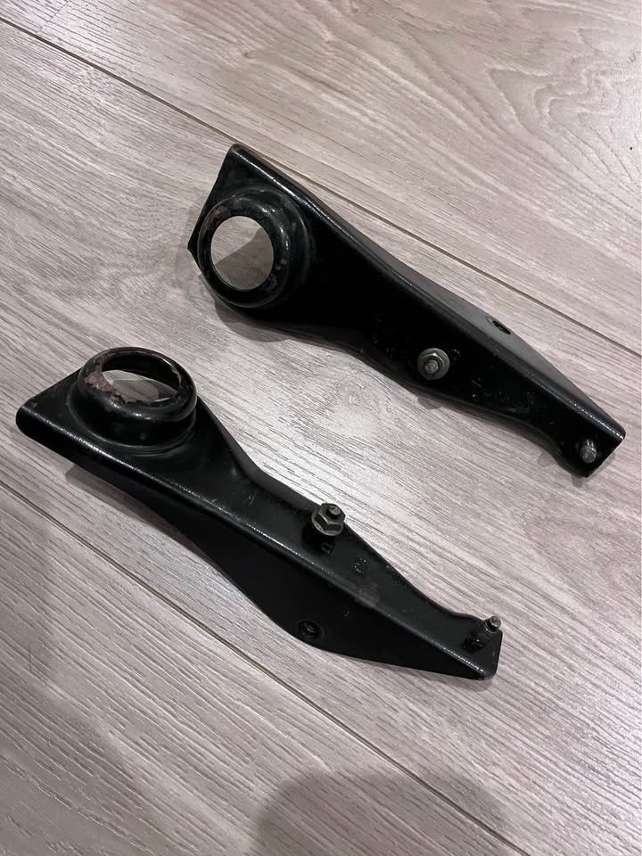 Nissan Skyline R32 R33 GTR intercooler brackets mounts left right set