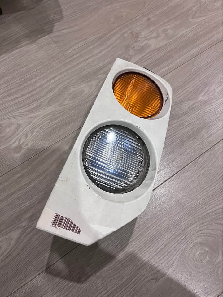 Nissan Skyline R33 GTST Series 2 S2 front passenger fog light indicator housing assembly