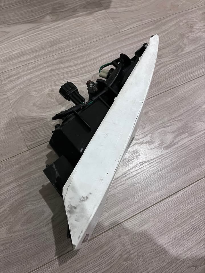 Nissan Skyline R33 GTST Series 2 S2 front passenger fog light indicator housing assembly